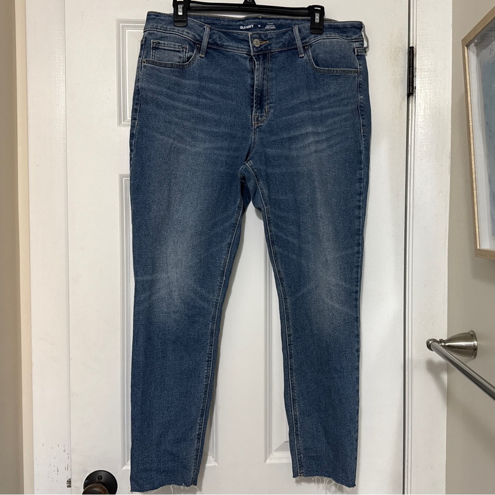 Old Navy Women’s Mid-Rise Rockstar Super-Skinny Jeans, Size 14 w 27” inseam